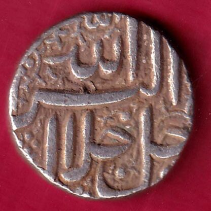 MUGHALS AKBAR AHMEDABAD MINT ONE RUPEE SILVER COIN:-FB5651